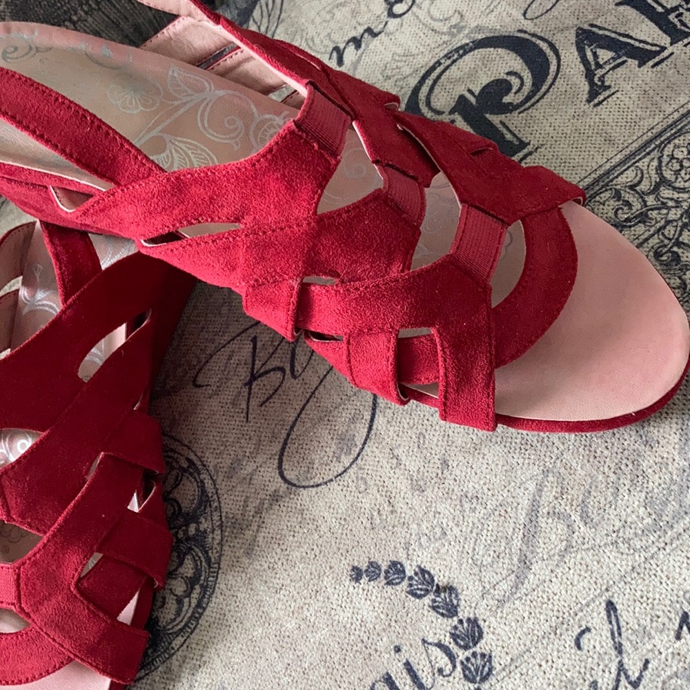 Moot sue Tootsie red sandals